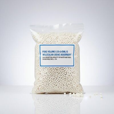 Adsorbente per setaccio molecolare con volume di pori 0,35-0,45 ml/g e assorbimento idrico ≥ 21,0% per alta stabilità termica fino a 400°C